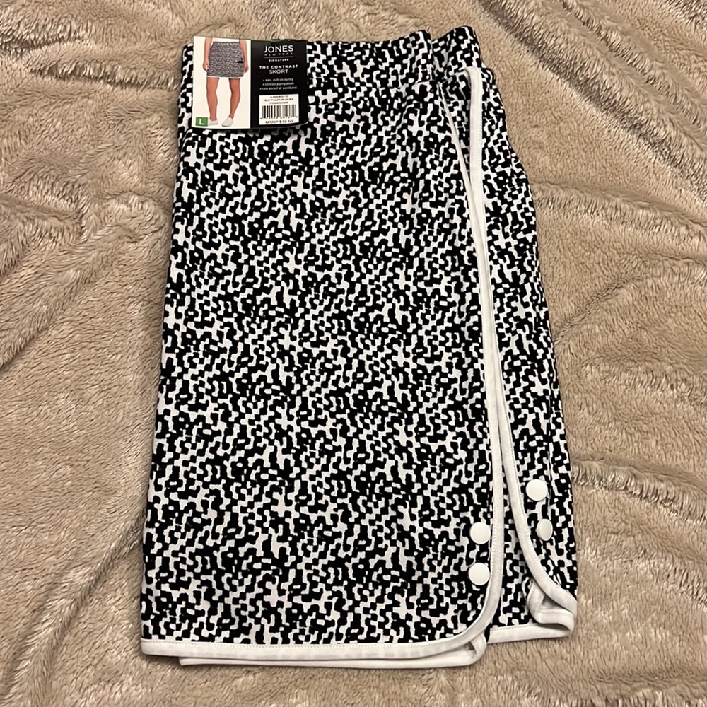 JONES NEW YORK The Contrast Skort Black Fuzzy Blocks - Picture 5 of 8